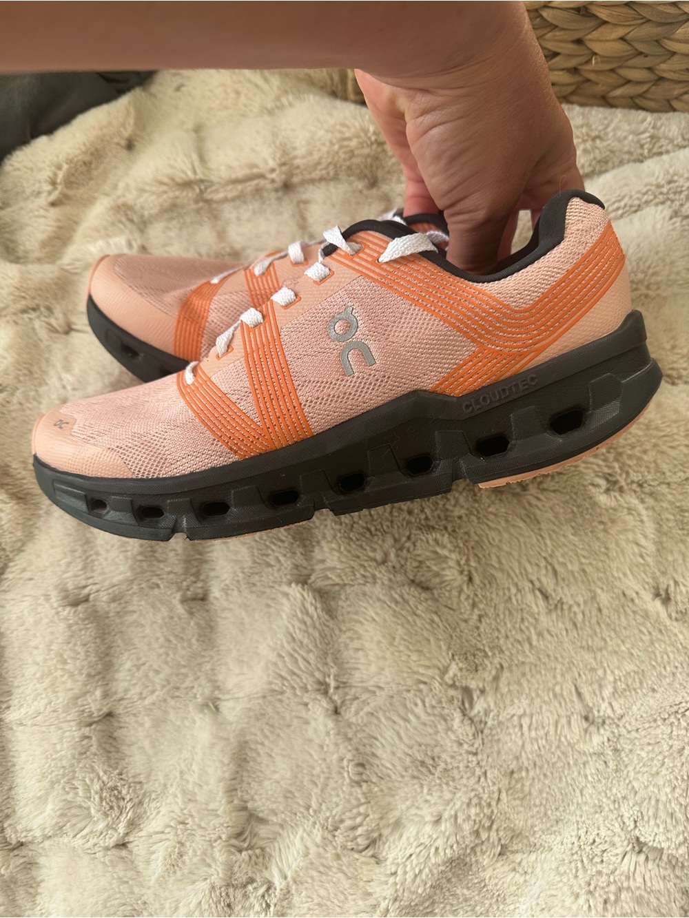 On Running Cloudgo
Rose Magnet Orange (Women's)